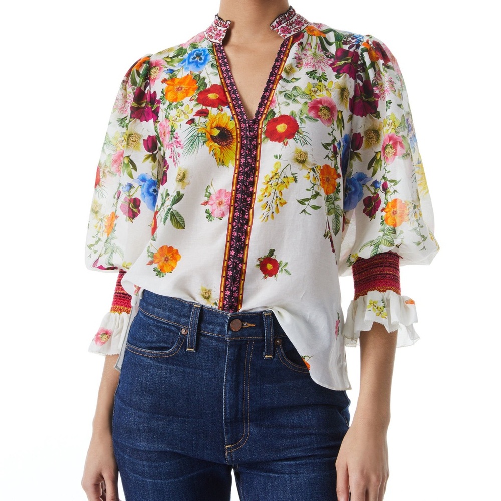 !!!!! SOLD !!!!!! Women's Size Medium Ilan Smocked Sleeve Button Front Top